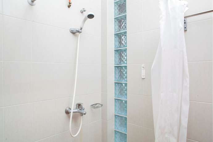 Imagen de la habitación del Hotel RedDoorz Plus near Dago Pakar. Foto 15