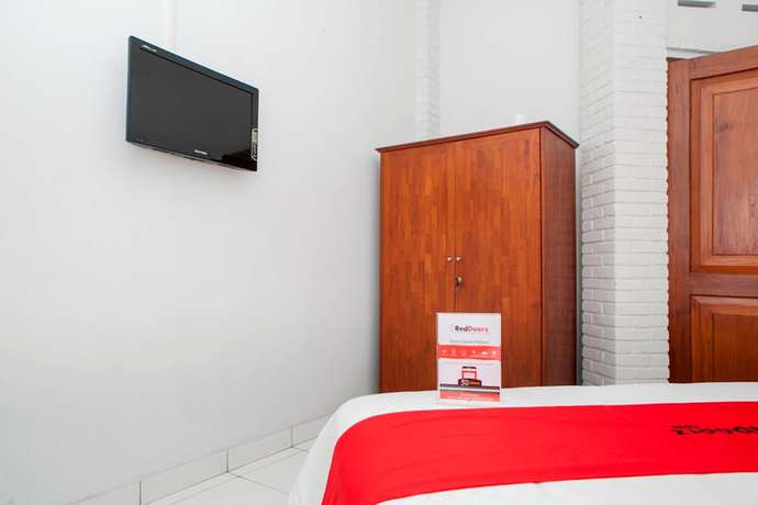 Imagen de la habitación del Hotel RedDoorz Plus near Dago Pakar. Foto 16