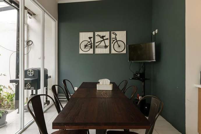 Imagen de los interiores del Hotel RedDoorz Plus near Exit Toll Puncak 2. Foto 19