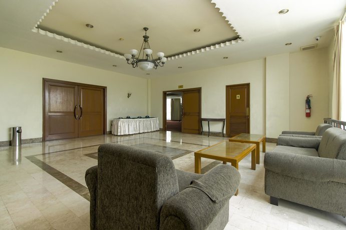 Imagen de los interiores del Hotel RedDoorz Plus near GBK Senayan. Foto 16