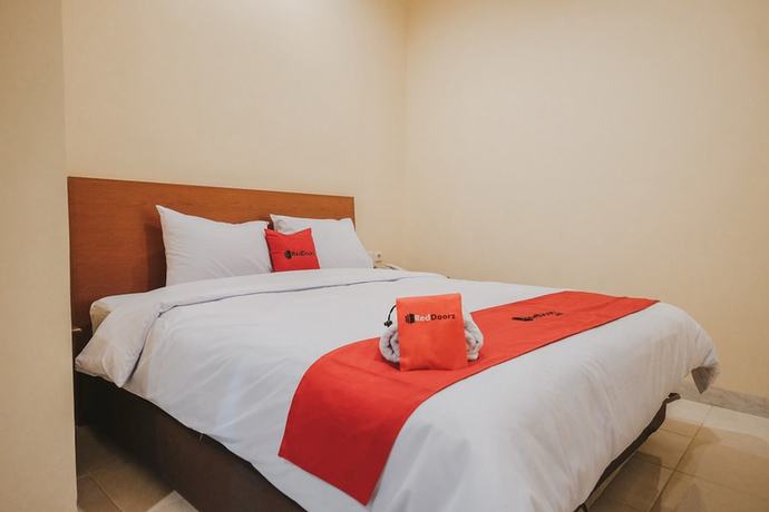 Imagen de la habitación del Hotel RedDoorz Plus near Plaza Blok M. Foto 7