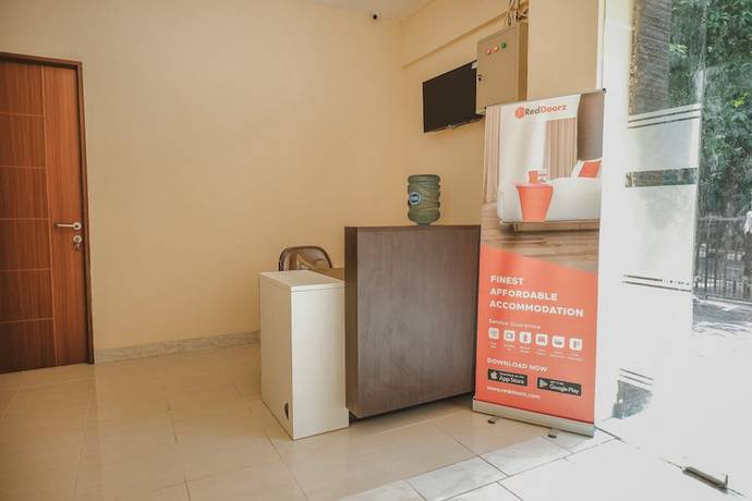 Imagen de los interiores del Hotel RedDoorz Plus near Plaza Blok M. Foto 19