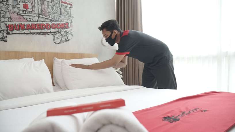 Imagen de los interiores del Hotel RedDoorz Plus near Plaza Blok M. Foto 20