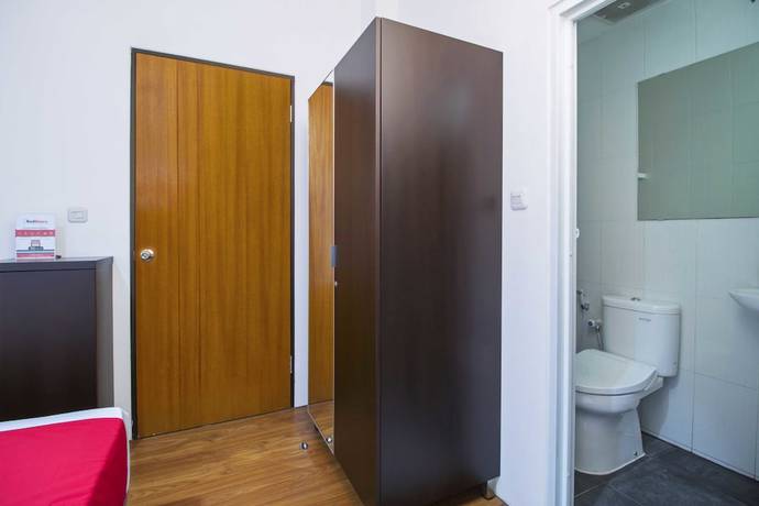 Imagen de la habitación del Hotel RedDoorz Plus near Plaza Indonesia. Foto 4