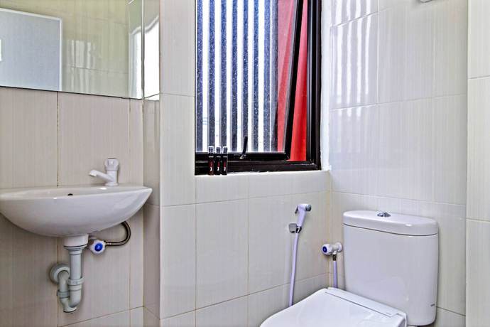 Imagen de la habitación del Hotel RedDoorz Plus near Plaza Indonesia. Foto 9