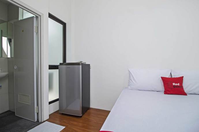 Imagen de la habitación del Hotel RedDoorz Plus near Plaza Indonesia. Foto 17