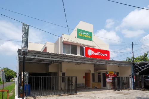 Imagen general del Hotel RedDoorz Plus near RS JIH Solo. Foto 2