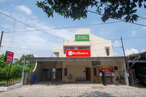 Imagen general del Hotel RedDoorz Plus near RS JIH Solo. Foto 5