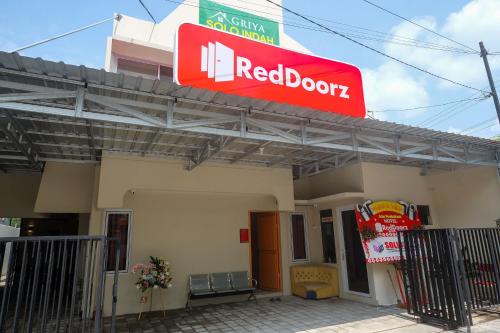 Imagen general del Hotel RedDoorz Plus near RS JIH Solo. Foto 17