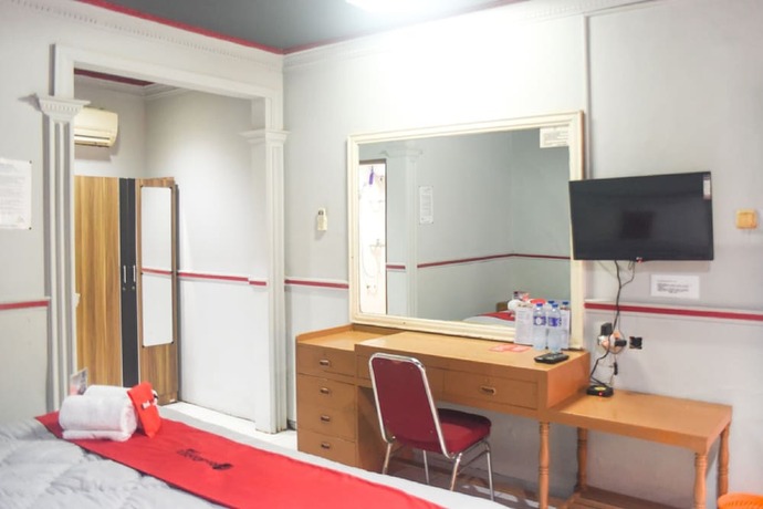 Imagen de la habitación del Hotel RedDoorz Plus near RSCM Jakarta. Foto 24