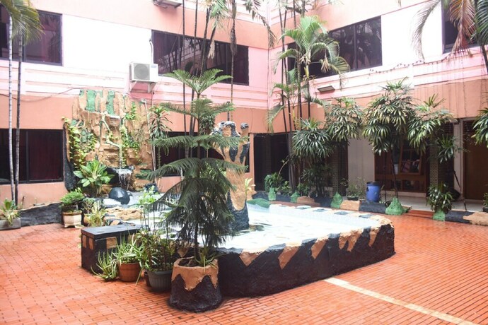 Imagen de los exteriores del Hotel RedDoorz Plus near RSCM Jakarta. Foto 27
