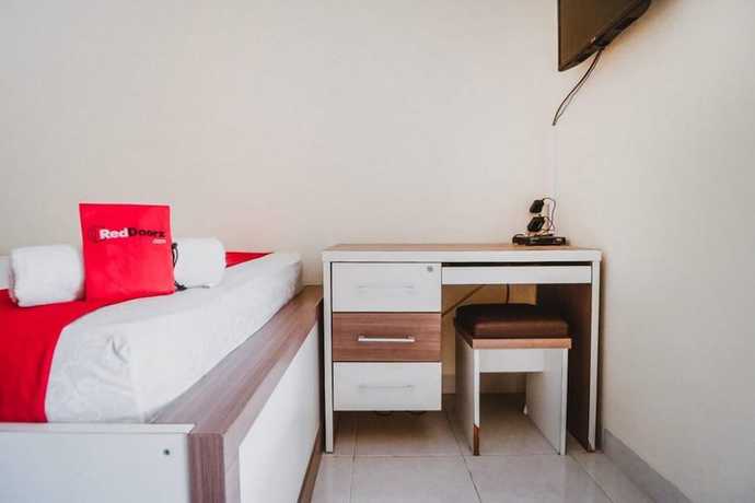 Imagen de la habitación del Hotel RedDoorz Plus near Semanggi. Foto 12