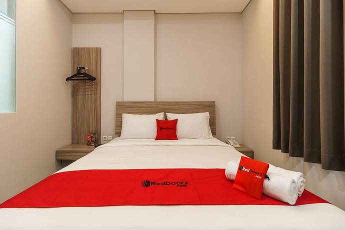 Imagen de la habitación del Hotel RedDoorz Plus near Senayan City - Hostel. Foto 3