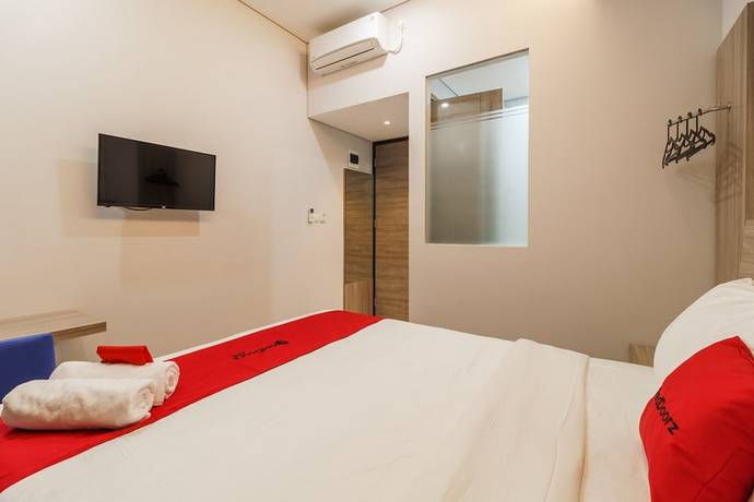 Imagen de la habitación del Hotel RedDoorz Plus near Senayan City - Hostel. Foto 5