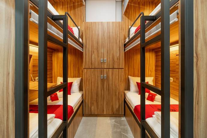 Imagen de la habitación del Hotel RedDoorz Plus near Senayan City - Hostel. Foto 8