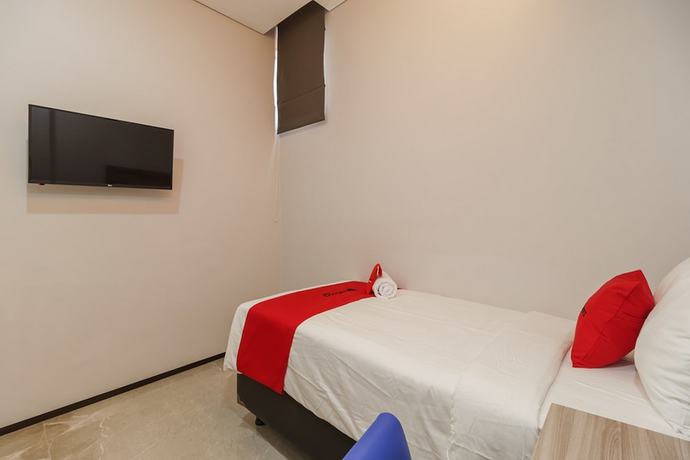 Imagen de la habitación del Hotel RedDoorz Plus near Senayan City - Hostel. Foto 17