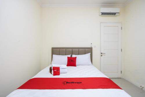 Imagen de la habitación del Hotel RedDoorz Plus near Siloam Karawaci. Foto 5