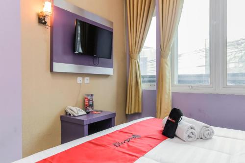 Imagen de la habitación del Hotel RedDoorz Plus near Stasiun Bekasi. Foto 5