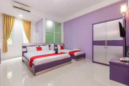 Imagen de la habitación del Hotel RedDoorz Plus near Stasiun Bekasi. Foto 8