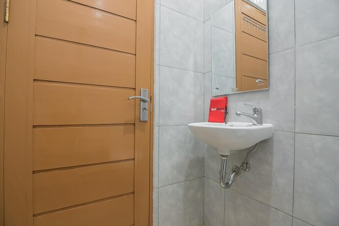 Imagen de la habitación del Hotel RedDoorz Plus near Syamsudin Noor Airport 3. Foto 27