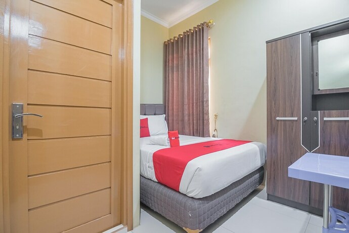 Imagen de la habitación del Hotel RedDoorz Plus near Syamsudin Noor Airport 3. Foto 28
