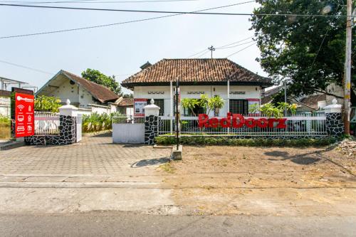Imagen general del Hotel RedDoorz Plus near Taman Sari 2. Foto 3