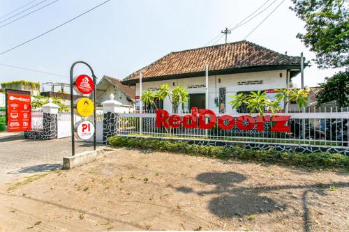 Imagen general del Hotel RedDoorz Plus near Taman Sari 2. Foto 4