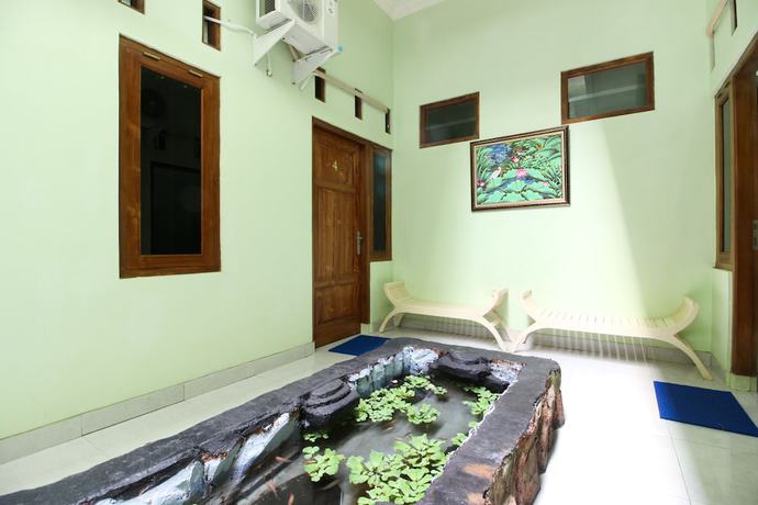 Imagen de la habitación del Hotel RedDoorz Plus near Taman Sari. Foto 6