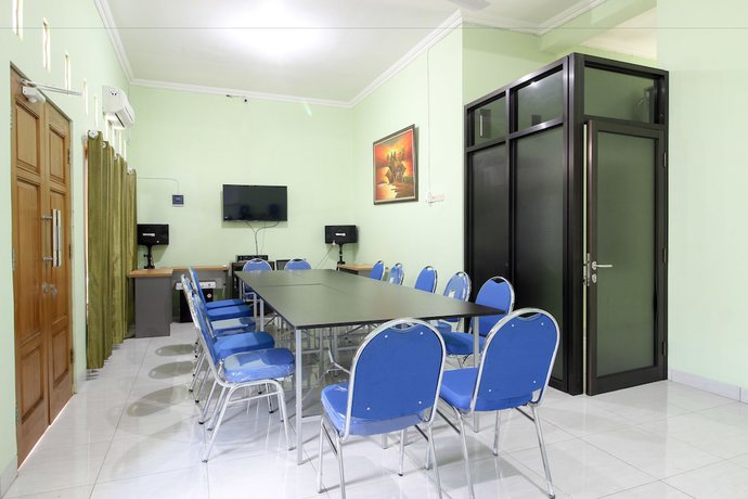 Imagen de los interiores del Hotel RedDoorz Plus near Taman Sari. Foto 17
