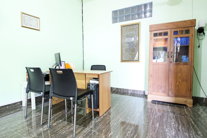 Imagen de los interiores del Hotel RedDoorz Plus near Taman Sari. Foto 19