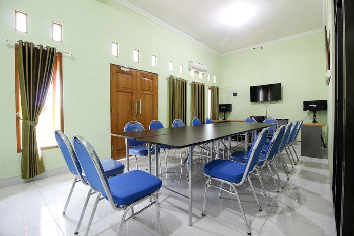 Imagen de los interiores del Hotel RedDoorz Plus near Taman Sari. Foto 20