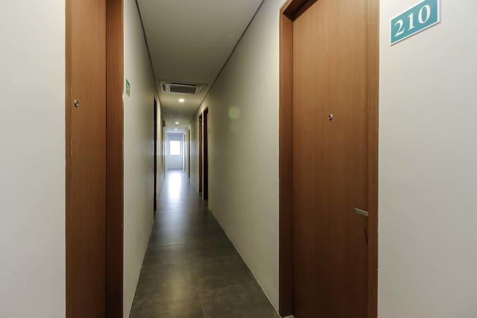 Imagen de los interiores del Hotel RedDoorz Plus near Tebet. Foto 10