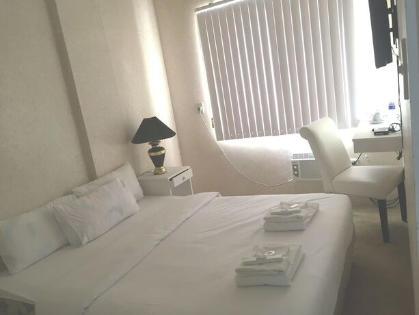 Imagen de la habitación del Hotel RedDoorz Premium at THE GRAND PENINSULA SUITES. Foto 15
