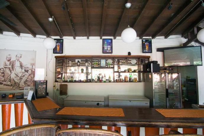 Imagen del bar/restaurante del Hotel RedDoorz Premium near Senggigi Beach. Foto 1