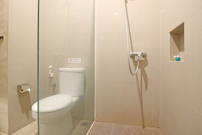 Imagen de la habitación del Hotel RedDoorz Premium near Solo Grand Mall. Foto 31