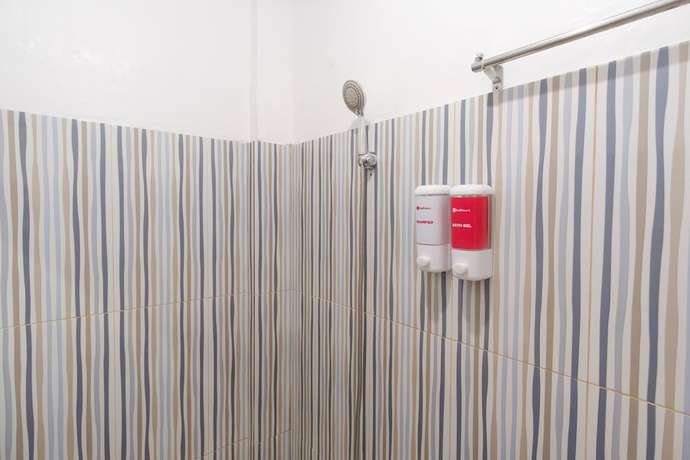 Imagen de la habitación del Hotel RedDoorz @ Prince JB Beach Resort Zambales. Foto 5