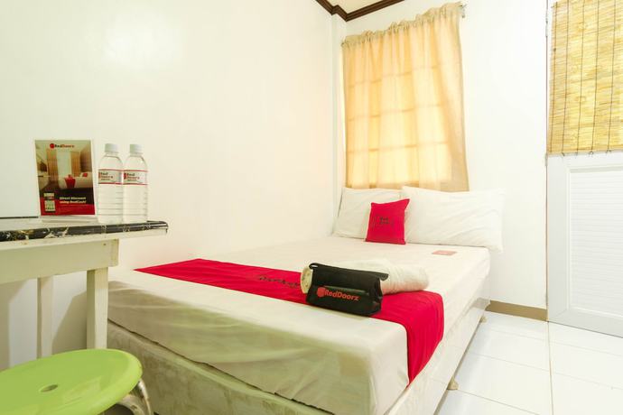 Imagen de la habitación del Hotel RedDoorz @ Prince JB Beach Resort Zambales. Foto 7