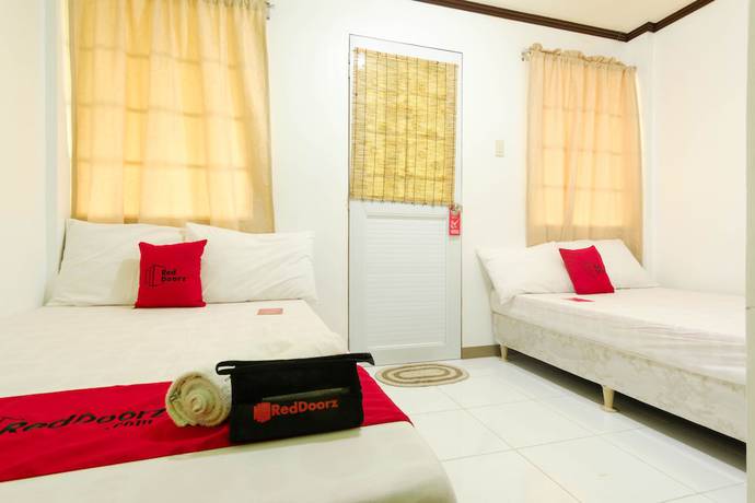 Imagen de la habitación del Hotel RedDoorz @ Prince JB Beach Resort Zambales. Foto 8