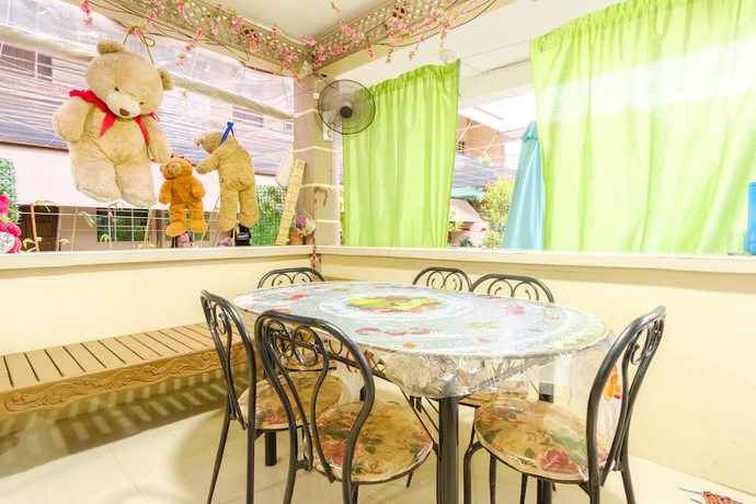 Imagen de los interiores del Hotel RedDoorz @ Prince JB Beach Resort Zambales. Foto 17