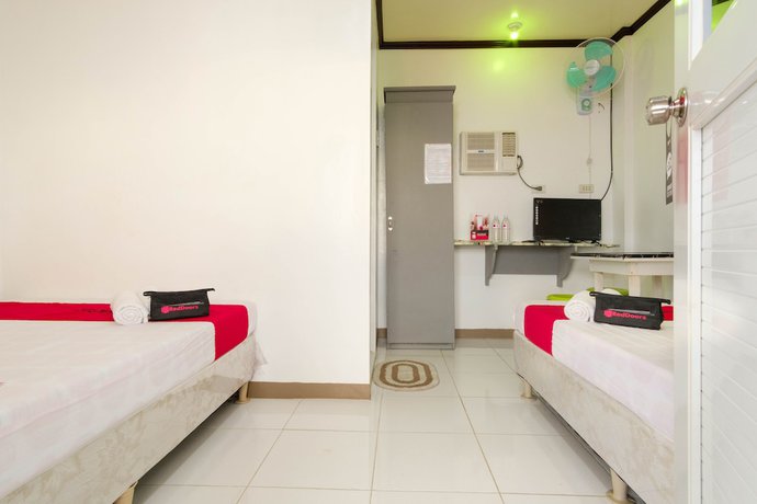 Imagen de la habitación del Hotel RedDoorz @ Prince JB Beach Resort Zambales. Foto 12
