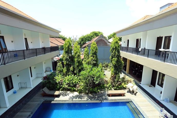 Imagen de la piscina del Hotel RedDoorz @ Raya Seminyak. Foto 20