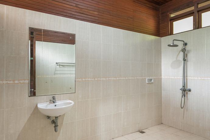 Imagen de la habitación del Hotel RedDoorz Resort @ Taman Wisata Mangrove. Foto 5