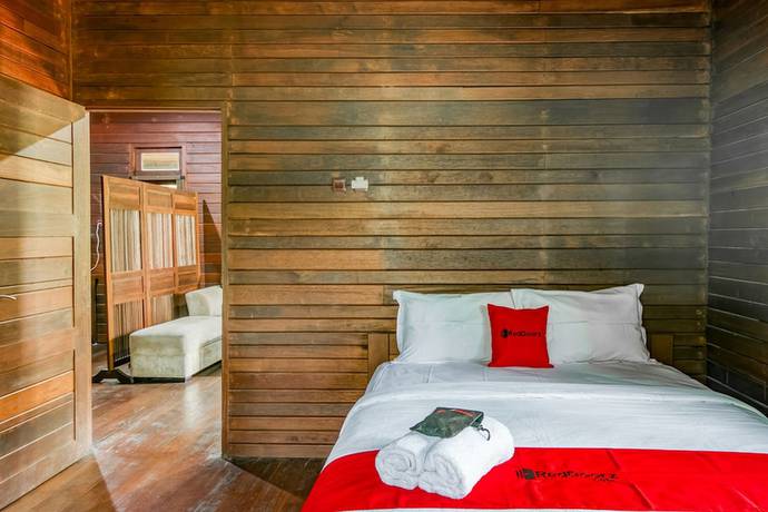 Imagen de la habitación del Hotel RedDoorz Resort @ Taman Wisata Mangrove. Foto 7