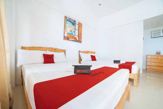 Imagen de la habitación del Hotel RedDoorz @ Sabang Beach Baler. Foto 13