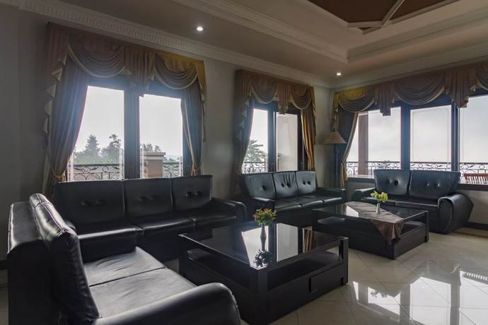 Imagen de los interiores del Hotel RedDoorz Syariah @ Cipanas. Foto 19