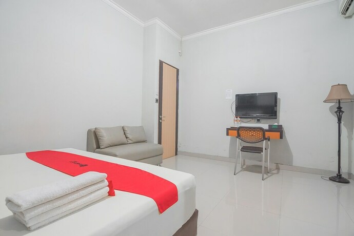 Imagen de la habitación del Hotel RedDoorz Syariah Plus @ Banjarbaru 2. Foto 16