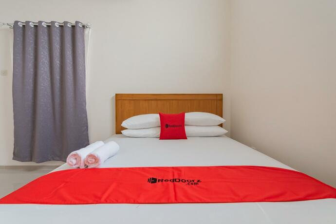Imagen general del Hotel RedDoorz Syariah Plus @ Perintis Guesthouse Tasikmalaya. Foto 4
