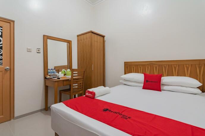 Imagen general del Hotel RedDoorz Syariah Plus @ Perintis Guesthouse Tasikmalaya. Foto 5