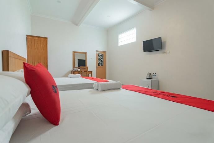 Imagen general del Hotel RedDoorz Syariah Plus @ Perintis Guesthouse Tasikmalaya. Foto 6