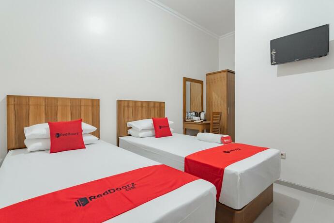 Imagen general del Hotel RedDoorz Syariah Plus @ Perintis Guesthouse Tasikmalaya. Foto 9